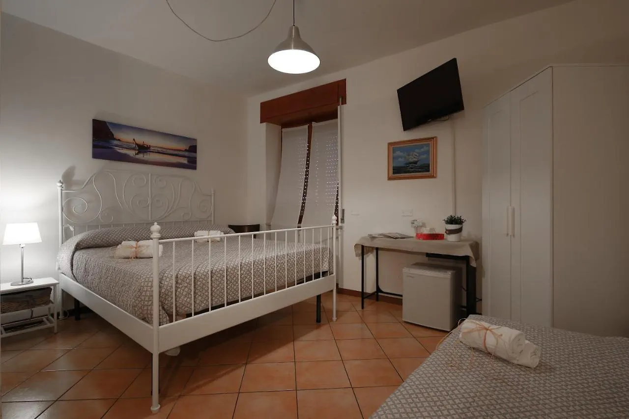 Ingarda Rooms Cavalcaselle 0*,