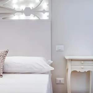 vittoria-luxury-house.lecce-hotels.com/